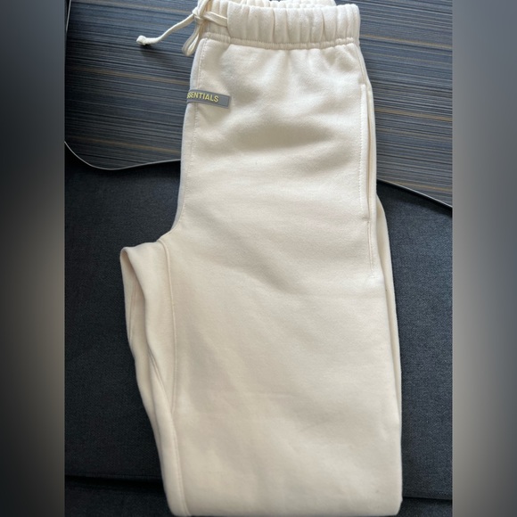 Essentials joggers - Picture 3 of 6